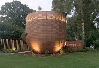 Kleines Holzhaus The Nutshell mit Whirlpool und Sauna im Erholungspark Den Blanken in den Niederlanden.