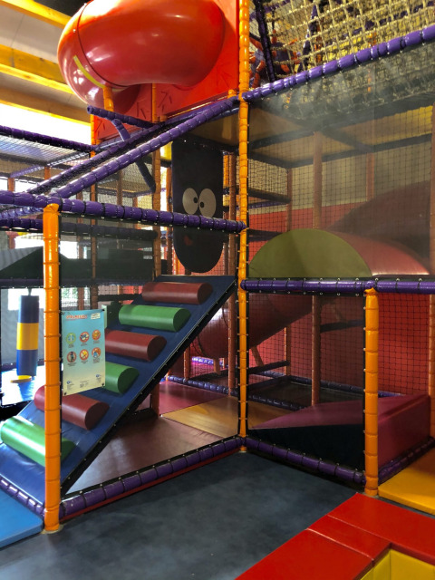 Parque infantil cubierto - Camping _t Veld - Rheeze, Overijssel, Países Bajos