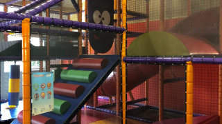 Parque infantil cubierto - Camping _t Veld - Rheeze, Overijssel, Países Bajos