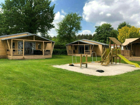 Cabañas de safari en el campo con parque infantil - Camping _t Veld - Rheeze, Overijssel, Países Bajos