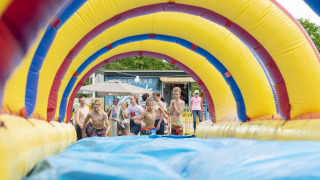 Castillo hinchable _ diversión acuática niños - Camping Betteld Zelhem - Zelhem, Achterhoek, Gelderland, Países Bajos