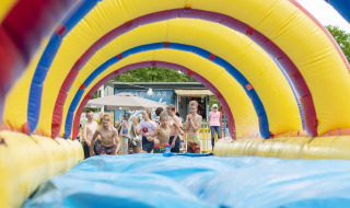 Castillo hinchable _ diversión acuática niños - Camping Betteld Zelhem - Zelhem, Achterhoek, Gelderland, Países Bajos