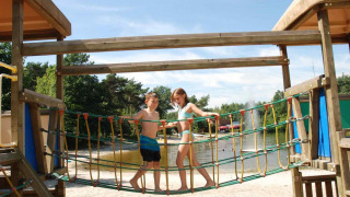 Parque infantil en el estanque de natación - Baalse Hei - Turnhout, Amberes, Bélgica