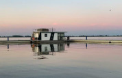 Houseboat dusk - Welcome In (houseboats Netherlands)