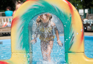 Ducha infantil manguera de agua _ parque infantil acuático - Witterzomer - Assen, Drenthe, Países Bajos