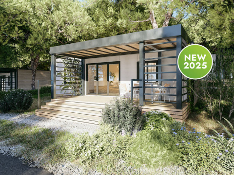 Moderne lodge Camping Home Sea View med træterrasse omgivet af grønne planter, ny i 2025.