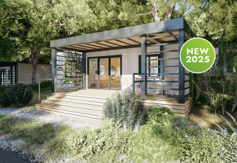 Moderna casa Camping Home Sea View con terraza de madera entre plantas, disponible nueva en 2025.