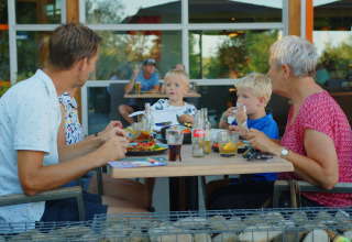 Grandmother with grandchildren - Witterzomer - Assen, Drenthe, Netherlands