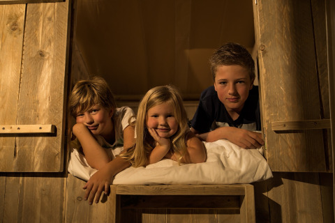 Enfants dans la tente vide safari - Eigen Wijze - Bant, Flevoland, Pays-Bas