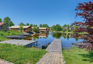 Jetties and safari tents by the water - Eigen Wijze - Bant, Flevoland, Netherlands