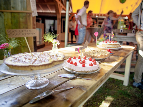 Mesa con pasteles - Eigen Wijze - Bant, Flevoland, Países Bajos