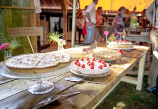 Mesa con pasteles - Eigen Wijze - Bant, Flevoland, Países Bajos