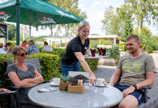Gäste auf der Catering-Terrasse - Kleine Belties - Hardenberg, Overijssel, Niederlande