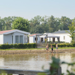 Niños junto al agua - Kleine Belties - Hardenberg, Overijssel, Países Bajos