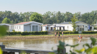Niños junto al agua - Kleine Belties - Hardenberg, Overijssel, Países Bajos