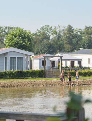 Kinderen bij het water - Kleine Belties - Hardenberg, Overijssel, Nederland