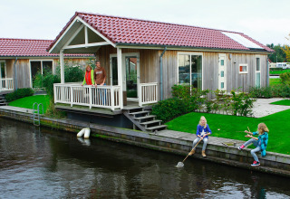Buitenzijde Meine lodge aan het water - Tusken de Marren - Akkrum, Friesland, Nederland