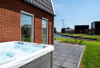 Lodge with hot tub - Tusken de Marren - Akkrum, Friesland, Netherlands