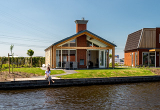 Lodge aan het water vooraanzicht - Tusken de Marren - Akkrum, Friesland, Nederland