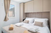 Dormitorio moderno y luminoso con cama doble y decoración beige en Family Luxury Holiday Home Pool en Croacia.