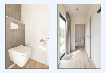 Salle de bain moderne de la Parklodge 6 à Hofparken Wiltershaar avec sol en bois et WC suspendu.