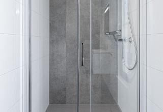 Moderne douchecabine met glazen deuren en grijze tegels in Parklodge 6, Hofparken Wiltershaar.