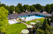 Buitenzwembad met grasveld - Hof van Salland - Hellendoorn, Overijssel, Nederland