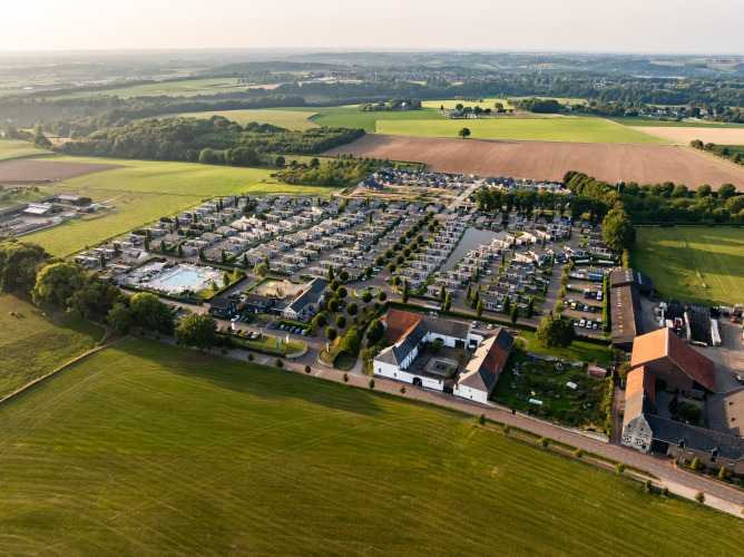 Aerial view of Resort Mooi Bemelen featuring the Biebosch lodge, surrounded by fields in the Netherlands.