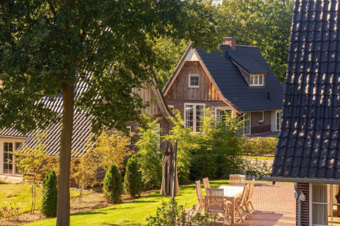 Atmosphere photo cottages among the greenery - Hof van Salland - Hellendoorn, Overijssel, Netherlands
