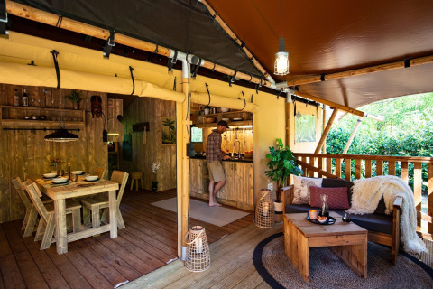 Vista interior tienda safari - De Klimberg - Rheezerveen, Overijssel, Países Bajos