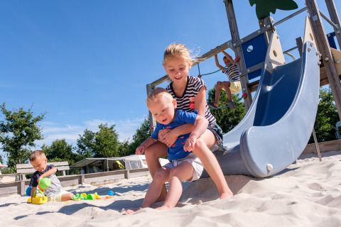 Bambini nel parco giochi - De Klimberg - Rheezerveen, Overijssel, Paesi Bassi