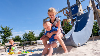 Niños en parque infantil - De Klimberg - Rheezerveen, Overijssel, Países Bajos