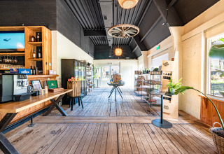 Lichte interieurfoto van Vakantievilla Amalia 6 met hottub bij Hofparken De Bergvennen, Nederland.