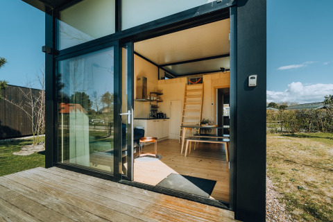 Binnenkijker tiny house - De Klepperstee - Ouddorp, Zeeland, Nederland