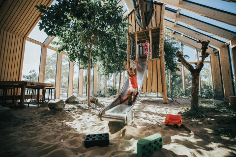 Parque infantil cubierto - De Klepperstee - Ouddorp, Zelanda, Países Bajos