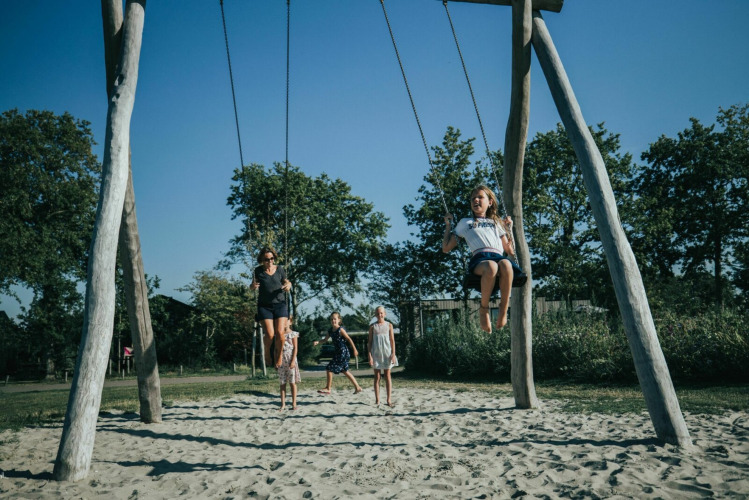 Terrain de jeu _ balançoire - De Klepperstee - Ouddorp, Zeeland, Pays-Bas