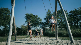 Speeltuin _ schommel - De Klepperstee - Ouddorp, Zeeland, Nederland