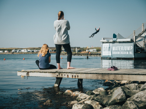 Waterjump bij de Brouwersdam - De Klepperstee - Ouddorp, Zeeland, Nederland