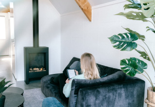 Reading in wellness lodge - Vakantiepark de IJsvogel - Voorthuizen, Gelderland, Netherlands