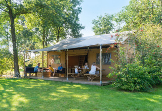 Guests on terrace safari tent - De Zandstuve - Rheeze, Overijssel, Netherlands
