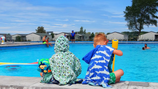 Kinder im Freibad - Kompas Camping Nieuwpoort - Nieuwpoort, Flandern, Belgien