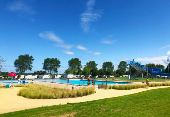 Schwimmbadübersicht - Kompas Camping Nieuwpoort - Nieuwpoort, Flandern, Belgien