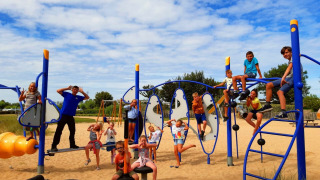 Spielplatz mit Gästen - Kompas Camping Nieuwpoort - Nieuwpoort, Flandern, Belgien