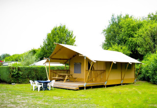 Vista frontal de la tienda bungalow - Duinhoeve - Udenhout, Zelanda, Países Bajos