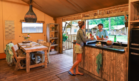 Huéspedes en tienda safari cocina - Sandberghe - Uden, Gelderland, Países Bajos