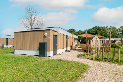Outdoor view of Water lodge 6 Deluxe with sauna and hot tub at Hofparken Wiltershaar, Netherlands.