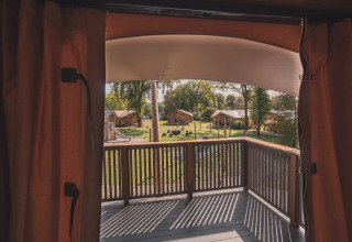 Blick auf die Safarizelte von der Terrasse - Sandberghe - Uden, Gelderland, Niederlande