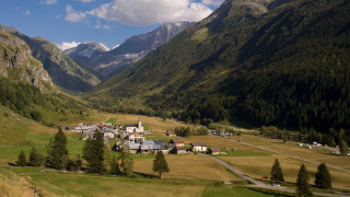 Huttopia Vanoise – Champagny glamping site nestled in a scenic mountain valley in Auvergne-Rhône-Alpes, France.
