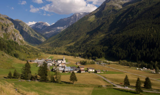 Huttopia Vanoise – Champagny glamping site nestled in a scenic mountain valley in Auvergne-Rhône-Alpes, France.
