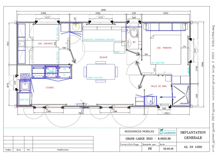 Plattegrond van Premium Stacaravan met 2 slaapkamers, keuken, badkamer en woonkamer op Flower Camping Monplaisir.